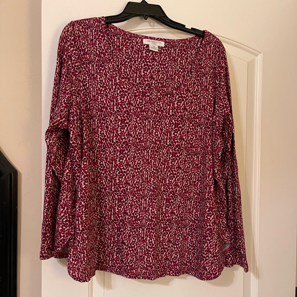 Curved split hem tee